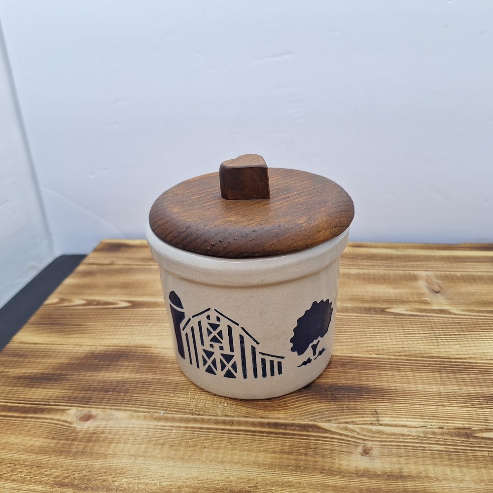 Vtg Robinson Ransbottom RRP Pottery 1 Pt Crock Blue Barn Engraved Wood Heart Lid